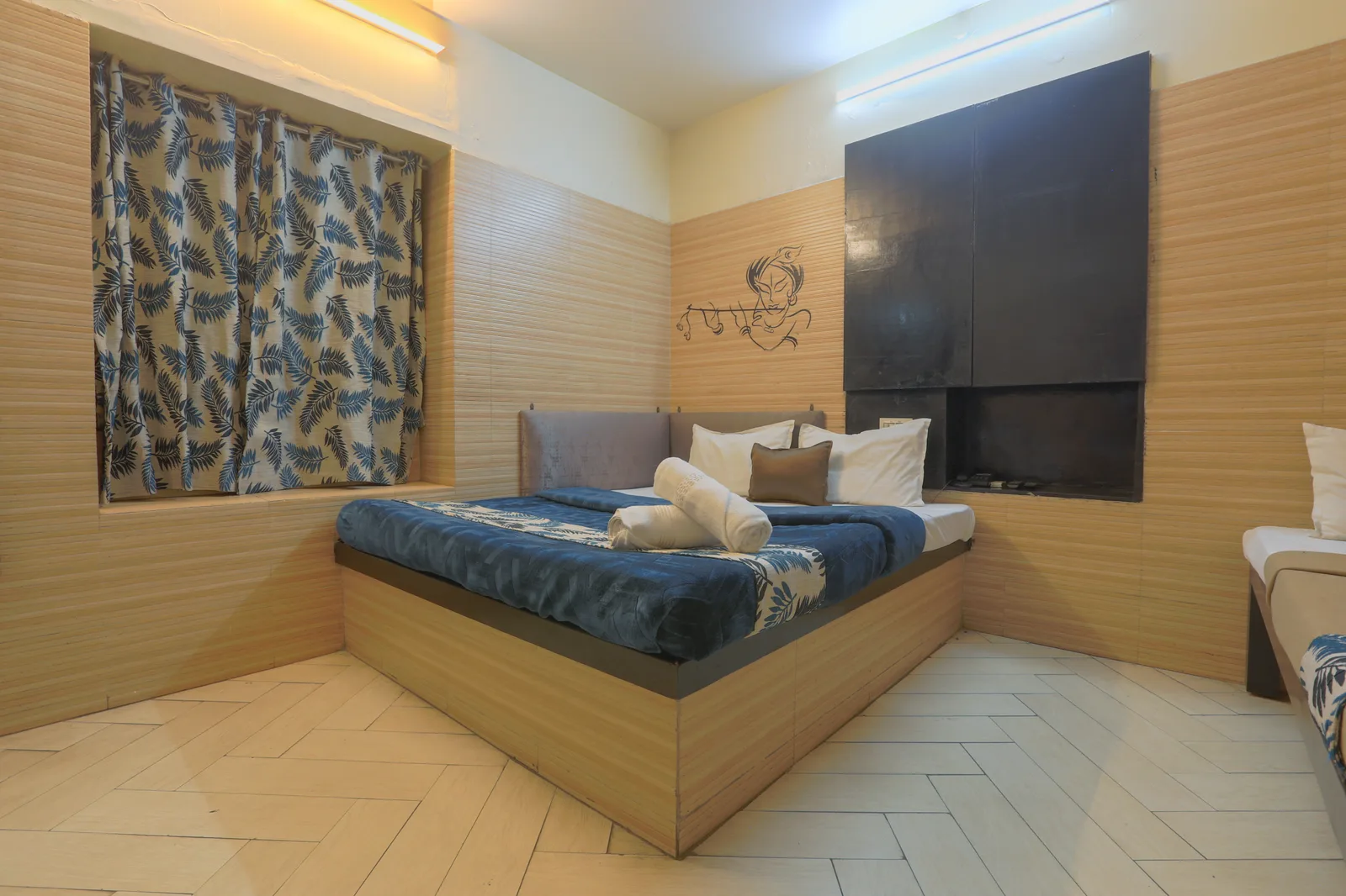Ujjain darshan photo – RE4 – Hotel Shrimmaya near Mahakaleshwar Temple Ujjain